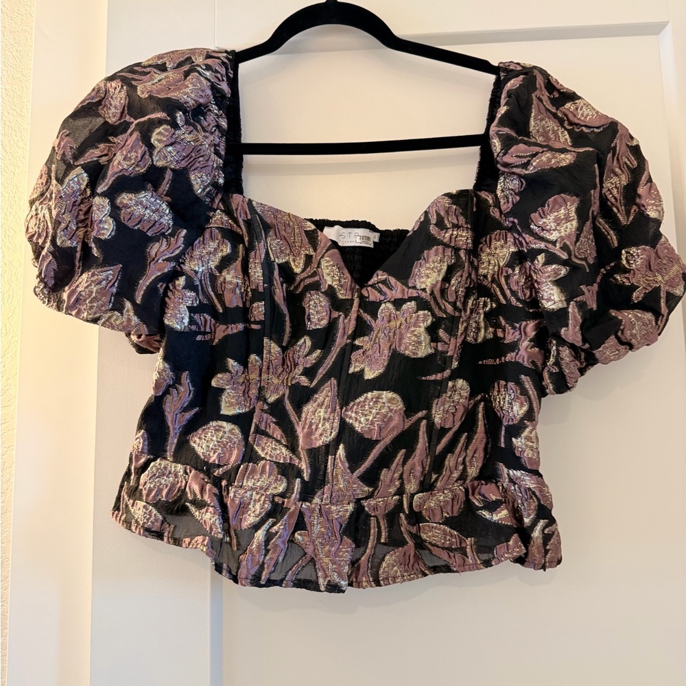 Astr Metallic Floral Puff-Sleeve Crop Top - Black & Pink